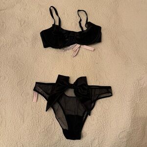 BNWT VICTORIA’S SECRET BLACK BOW BRA AND PANTY SET
